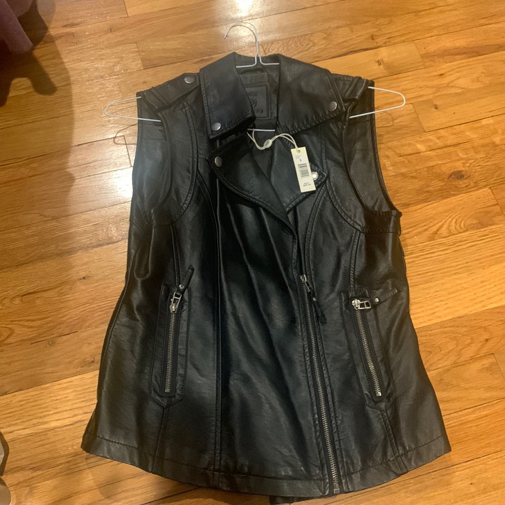 Max studio faux leather vest, size small, new with tags. Zip front